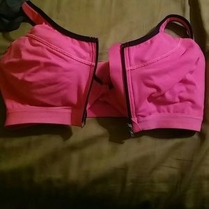36 D Victoria Maximum Support sports bra